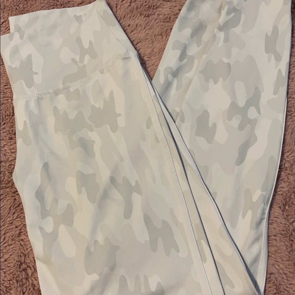 Buffbunny snow camo leggings